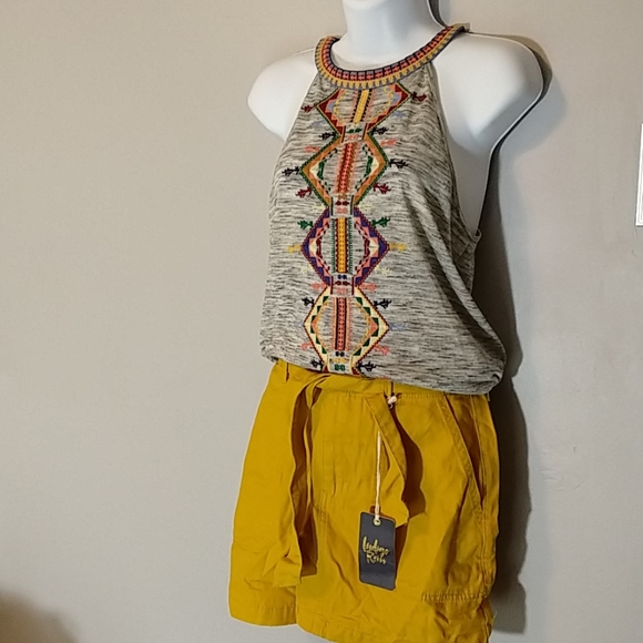 NWT Adorable mustard coloured skirt with tie - Picture 2 of 6